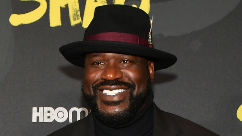 Shaquille O'Neal portant un chapeau