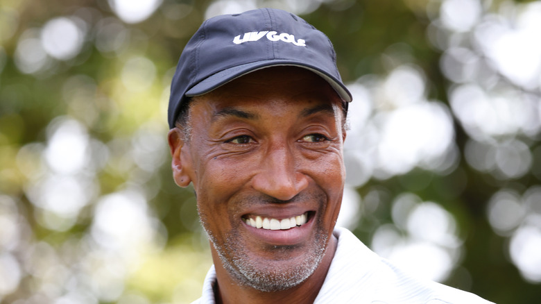 Scottie Pippen portant un chapeau