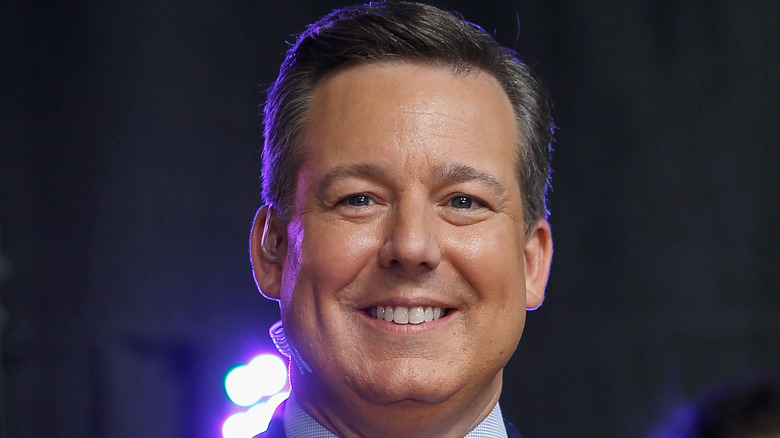 Ed Henry souriant