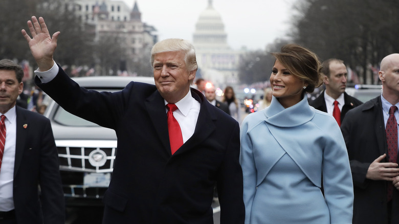 Donald Trump et Melania Trump posent 