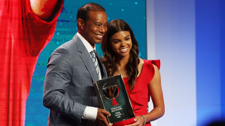 Sam Alexis Woods et Tiger Woods souriant