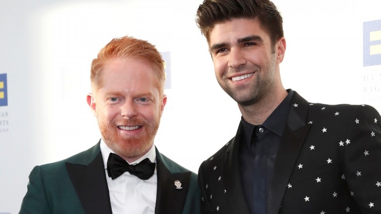 Jesse Tyler Ferguson et Justin Mikita lors d'un événement