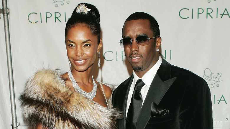 Kim Porter et Diddy posant