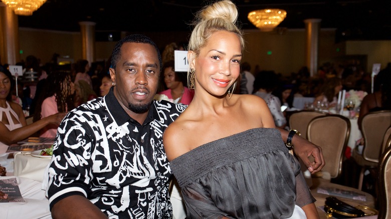 Diddy avec son bras autour de Sarah Chapman