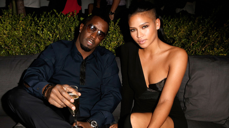 Diddy et Cassie assis