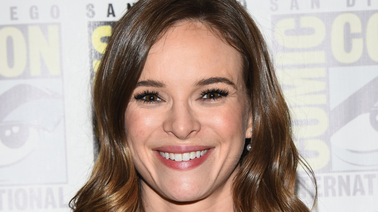 Danielle Panabaker souriante