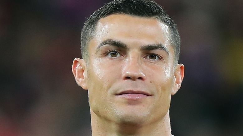 Cristiano Ronaldo posant et souriant