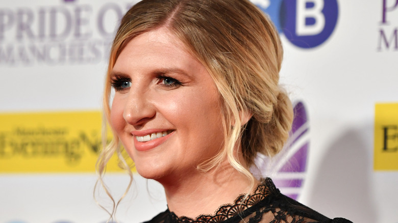 Rebecca Adlington souriant à l'événement