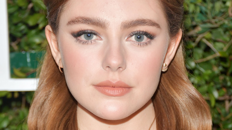 Danielle Rose Russell posant pour les caméras