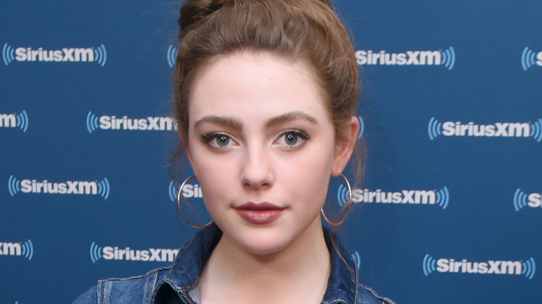 Danielle Rose Russell posant pour les caméras