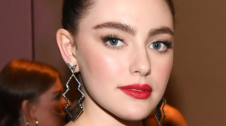 Danielle Rose Russell posant pour les caméras