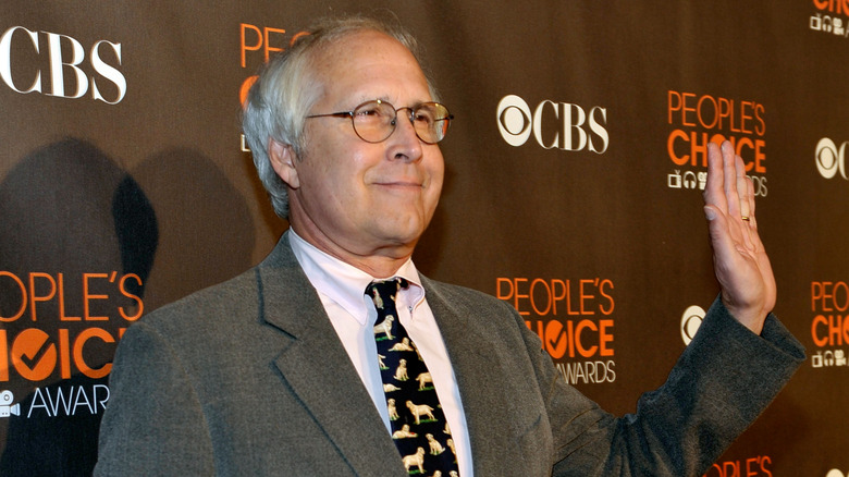 Chevy Chase agitant