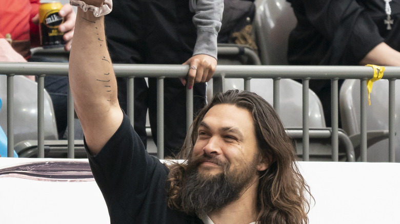 Tatouage sur l'avant-bras de Jason Momoa