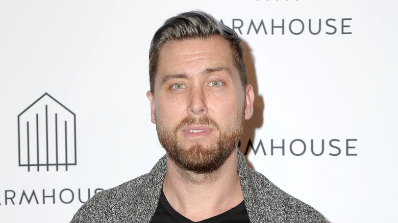 Lance Bass pose sur le tapis rouge