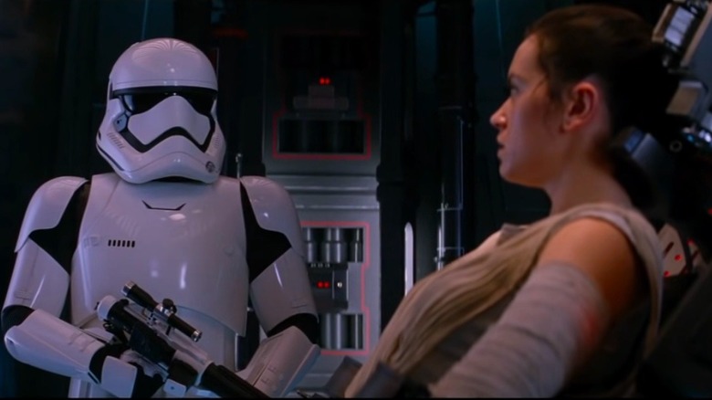Daniel Craig et Daisy Ridley dans Star Wars : Le Réveil de la Force
