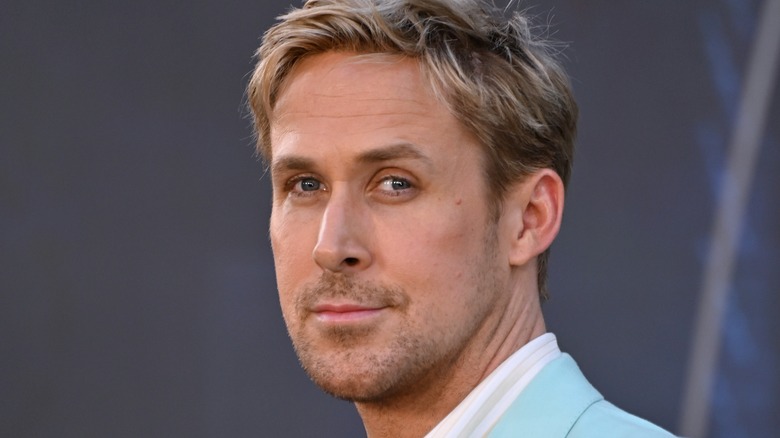 Ryan Gosling posant