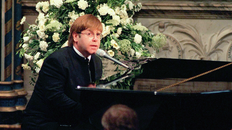 Elton John aux funérailles de Diana 