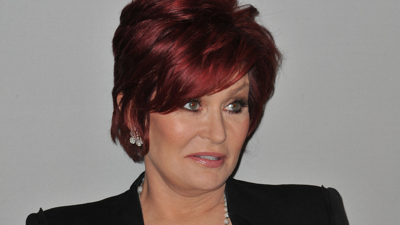 Sharon Osbourne écoute