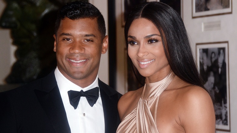 Russell Wilson et Ciara sourient