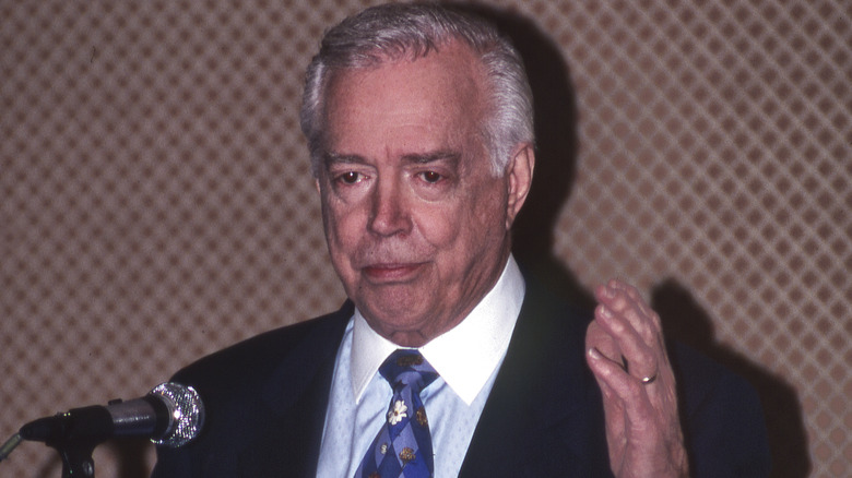 Hugh Downs parlant 