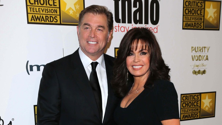 Steve Craig et Marie Osmond sourient sur le tapis rouge