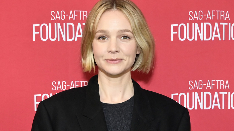 Carey Mulligan posant à l'événement