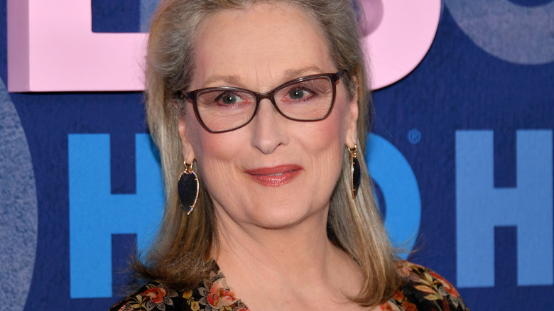 Meryl Streep porte des lunettes