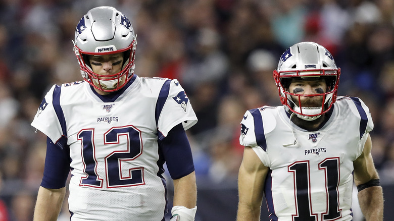 Julian Edelman joue au football avec Tom Brady