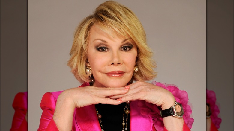 Joan Rivers porte du rose