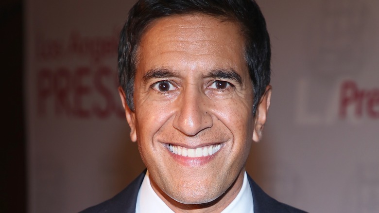 Sanjay Gupta souriant à l'événement