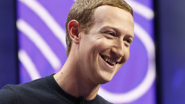 Mark Zuckerberg souriant à l'événement