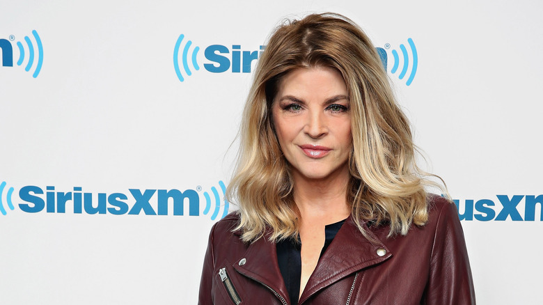 Kirstie Alley, souriant