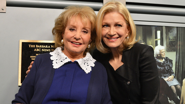 Barbara Walters et Diane Sawyer posant ensemble