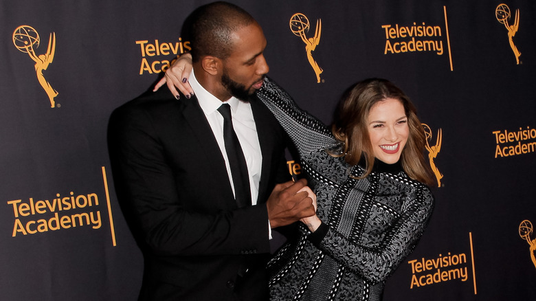 Stephen 'tWitch' Boss et sa femme Allison Holker posent