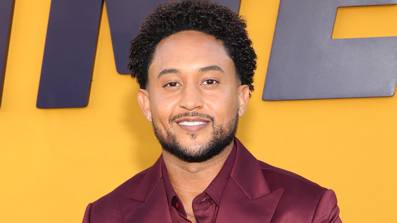 Tahj Mowry souriant