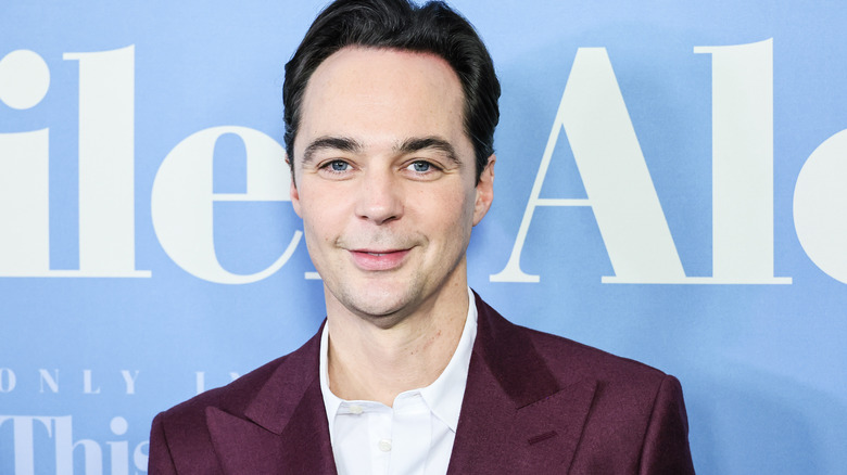 Jim Parsons souriant à la première de "Spoiler Alert"