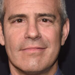 Andy Cohen double ses plans NYE ​​avec Anderson Cooper