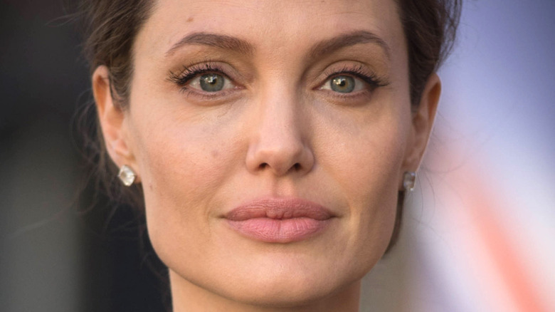 Comment Angelina Jolie a caché son tatouage de Billy Bob Thornton