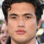 Détails sur Charles Melton pour chaque fan de Riverdale