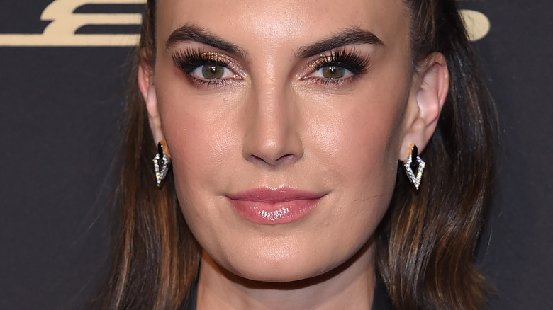 Elizabeth Chambers évoque sa vie privée après la séparation d’Armie Hammer