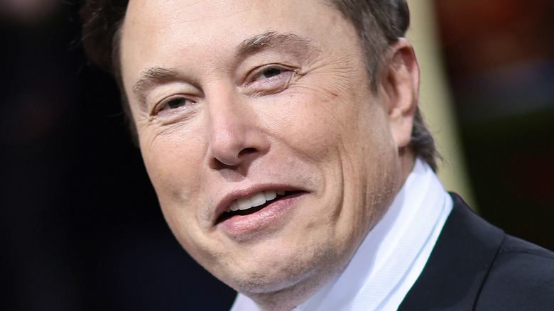 Elon Musk souriant