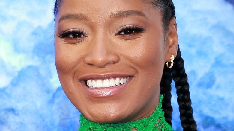 Keke Palmer surprend le public de SNL avec la révélation de la grossesse en monologue