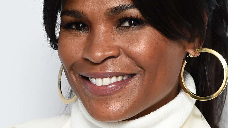 Nia Long souriante