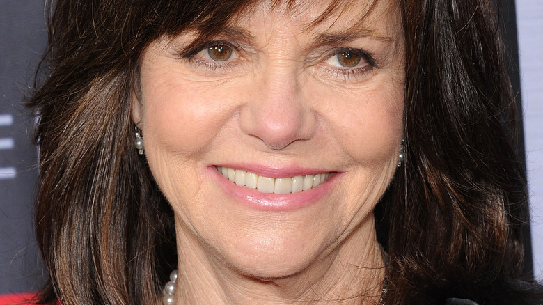 Sally Field n’hésite pas à nommer son pire baiser à l’écran