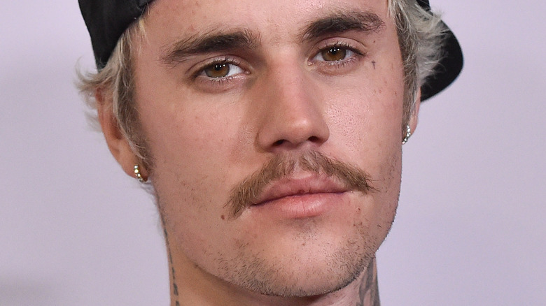 La moustache de Justin Bieber