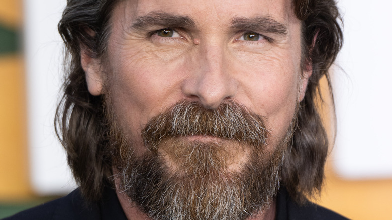 Christian Bale avec une barbe grizzly
