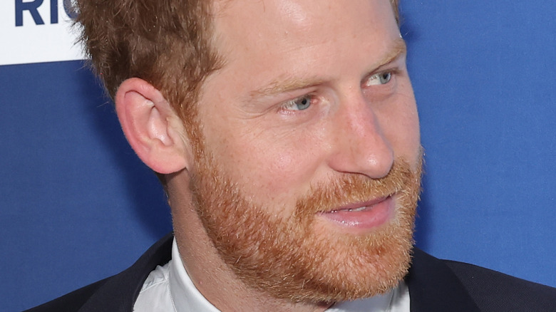 Un expert en langage corporel laisse entendre qu’il est peu probable que le prince Harry s’adoucisse contre sa famille de sitôt – Exclusif