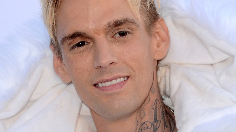 Une chronologie des relations d’Aaron Carter