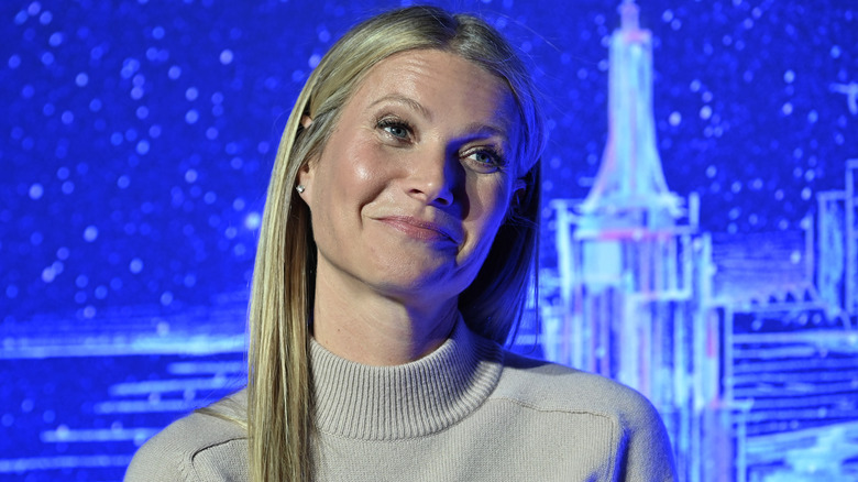 Gwyneth Paltrow écoute