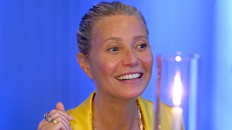 Gwyneth Paltrow sourit